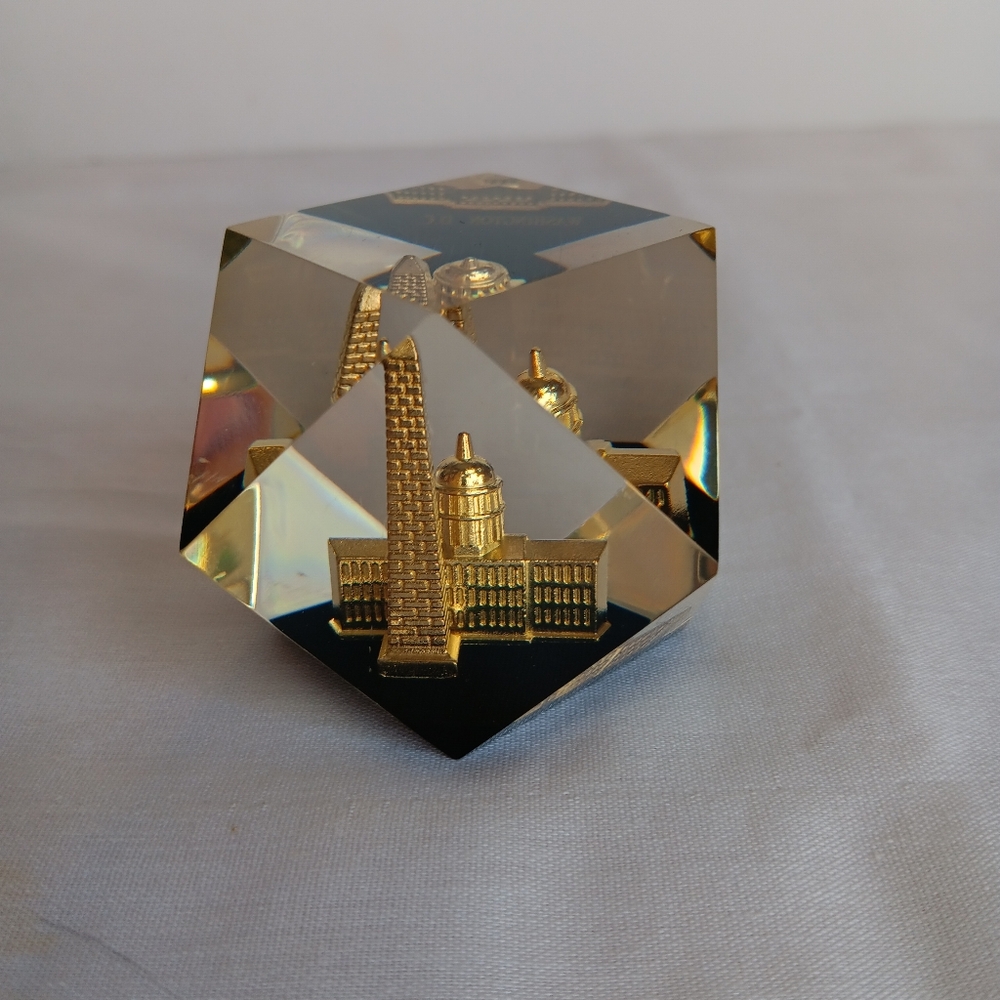 Vtg. Lucite Small Paperweight Washington DC, USA